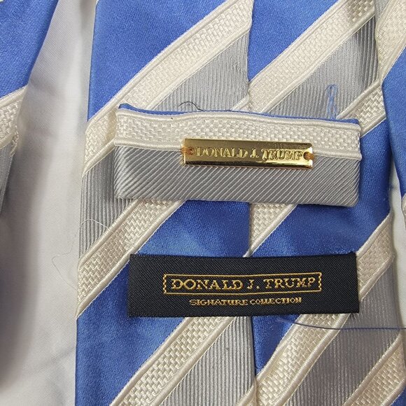 Donald J Trump Signature Collection Executive Tie Blue Diagonal Stripe Formal - Picture 2 of 5